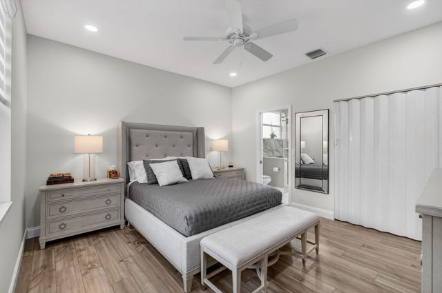 10672 Royal Caribbean Circle, Boynton Beach, FL 33437