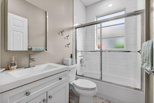 10672 Royal Caribbean Circle, Boynton Beach, FL 33437