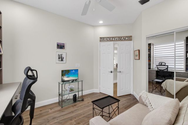 10672 Royal Caribbean Circle, Boynton Beach, FL 33437