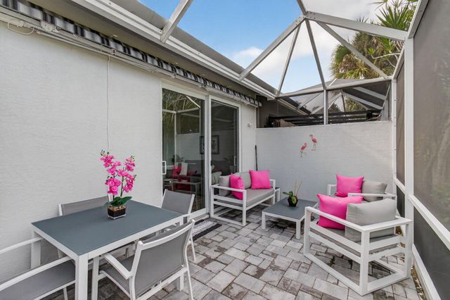 10672 Royal Caribbean Circle, Boynton Beach, FL 33437