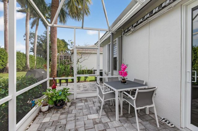 10672 Royal Caribbean Circle, Boynton Beach, FL 33437