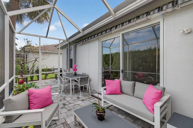 10672 Royal Caribbean Circle, Boynton Beach, FL 33437