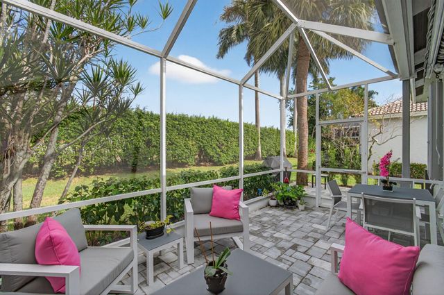 10672 Royal Caribbean Circle, Boynton Beach, FL 33437