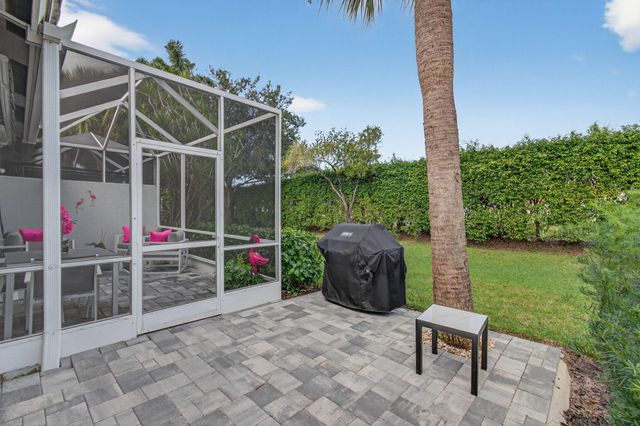 10672 Royal Caribbean Circle, Boynton Beach, FL 33437