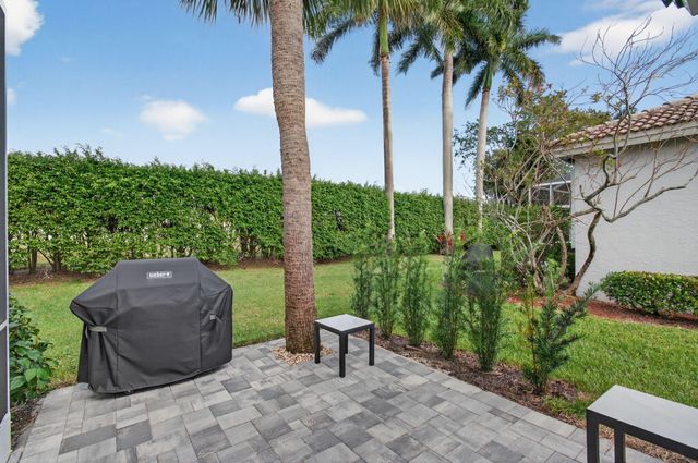 10672 Royal Caribbean Circle, Boynton Beach, FL 33437