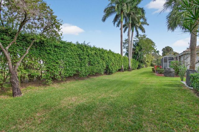 10672 Royal Caribbean Circle, Boynton Beach, FL 33437