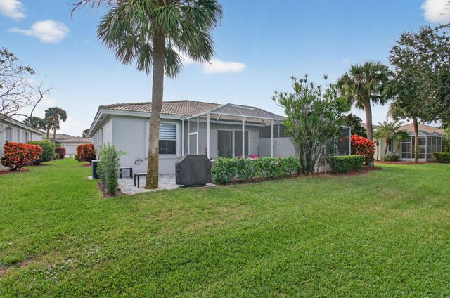 10672 Royal Caribbean Circle, Boynton Beach, FL 33437