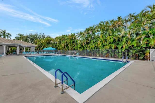 10672 Royal Caribbean Circle, Boynton Beach, FL 33437