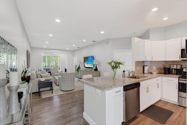 10672 Royal Caribbean Circle, Boynton Beach, FL 33437