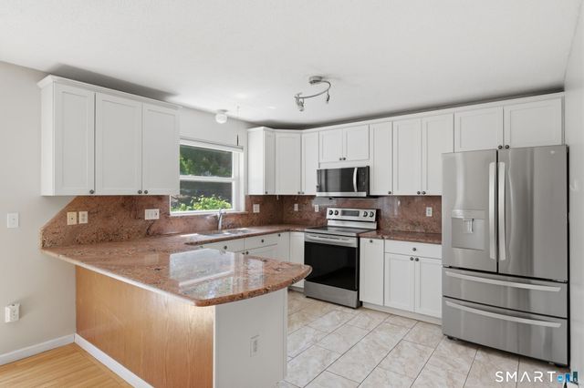 75 Burlington Road, Farmington, CT 06085