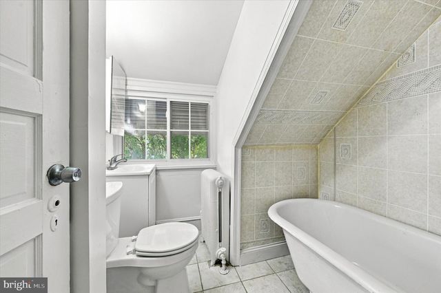 100 W WASHINGTON LN, Philadelphia, PA 19144