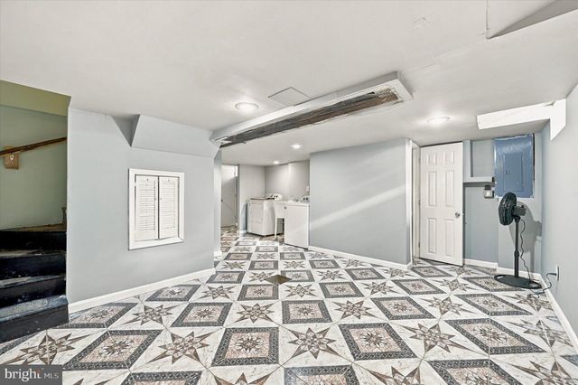100 W WASHINGTON LN, Philadelphia, PA 19144