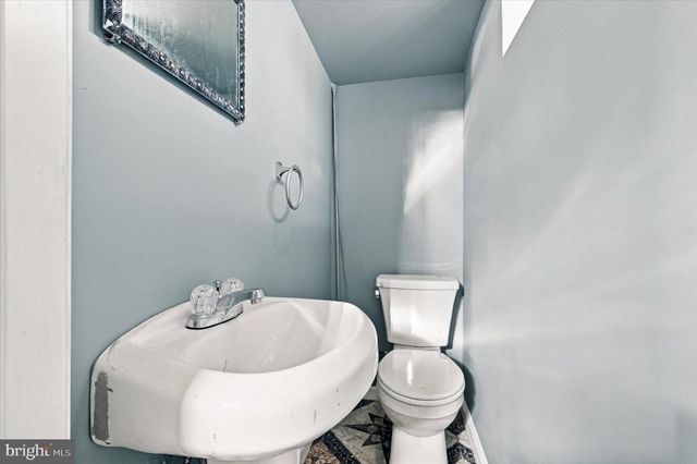 100 W WASHINGTON LN, Philadelphia, PA 19144
