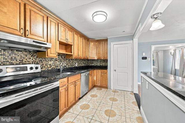100 W WASHINGTON LN, Philadelphia, PA 19144