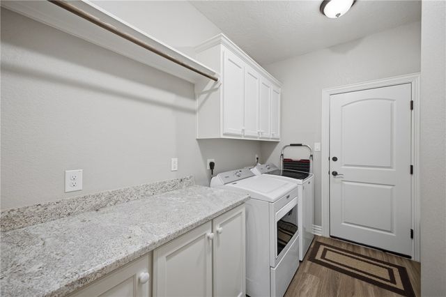 3114 Peterson Way, Bryan, TX 77802