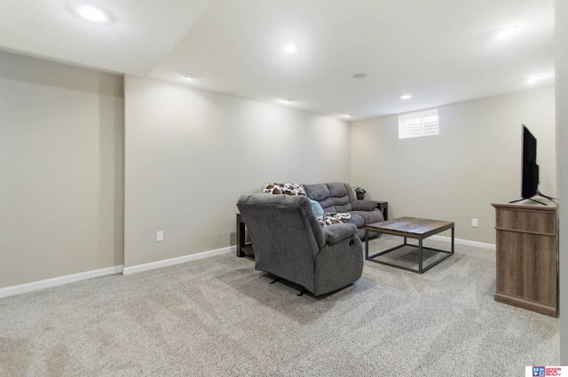 1120 Garden Valley Road, Lincoln, NE 68521