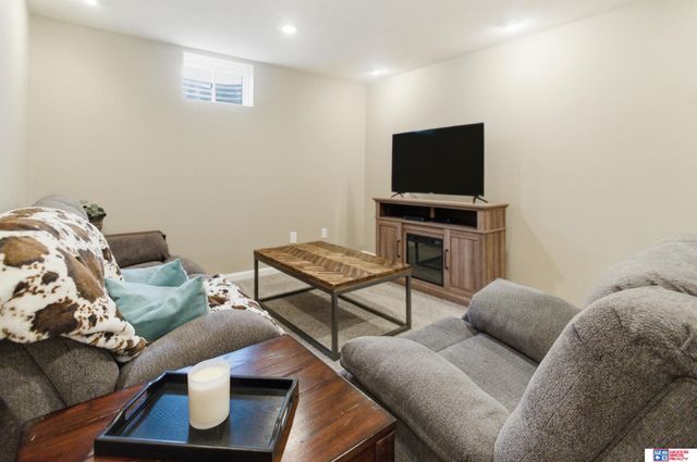 1120 Garden Valley Road, Lincoln, NE 68521