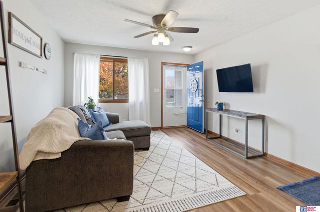 1120 Garden Valley Road, Lincoln, NE 68521