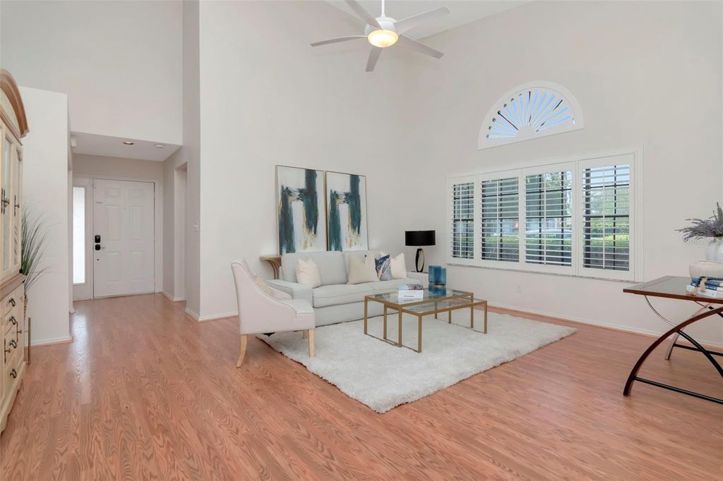 Image 6 of property listing at 4234 BRENTWOOD PARK CIRCLE, Tampa, FL 33624