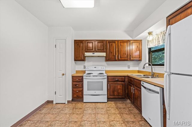 221 Blanc Lee Drive, Belleville, IL 62226