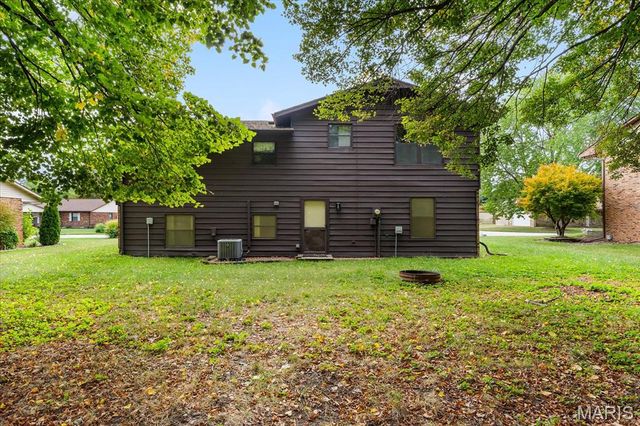 221 Blanc Lee Drive, Belleville, IL 62226