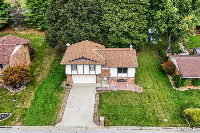 221 Blanc Lee Drive, Belleville, IL 62226