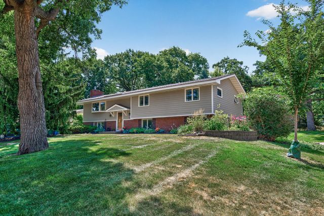 2200 Chalet Drive NE, Columbia Heights, MN 55421