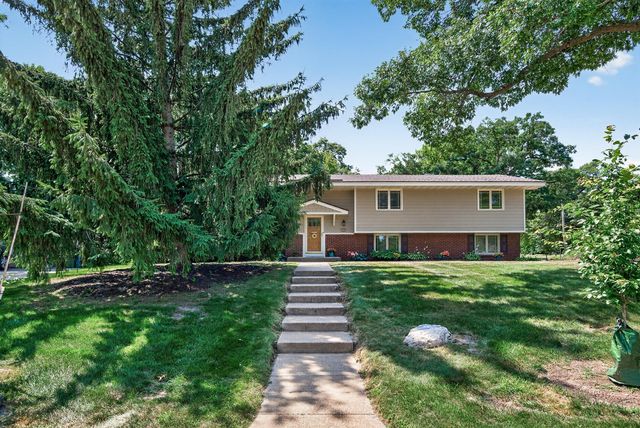 2200 Chalet Drive NE, Columbia Heights, MN 55421