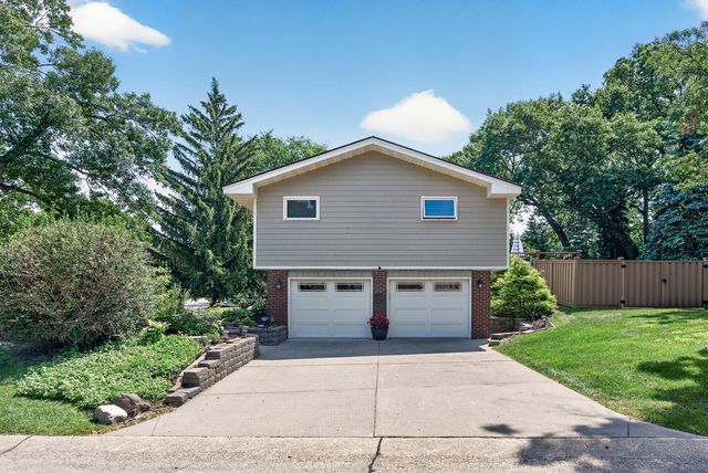 2200 Chalet Drive NE, Columbia Heights, MN 55421