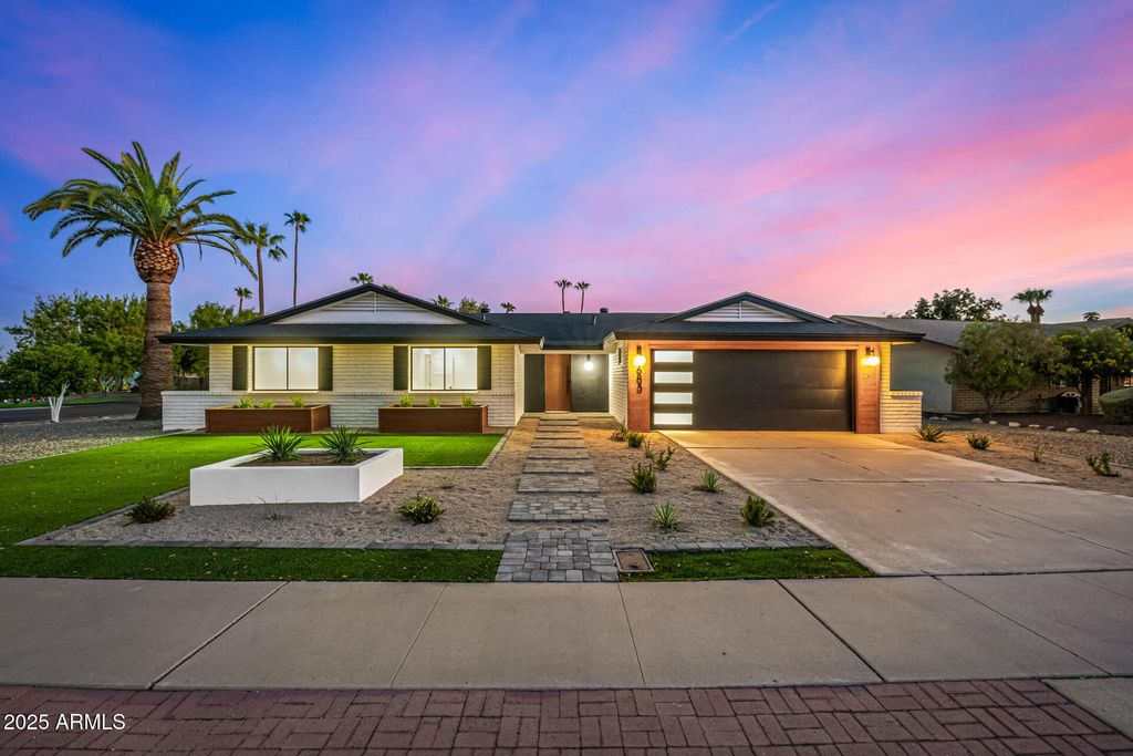 685 E PALM Street, Litchfield Park, AZ 85340