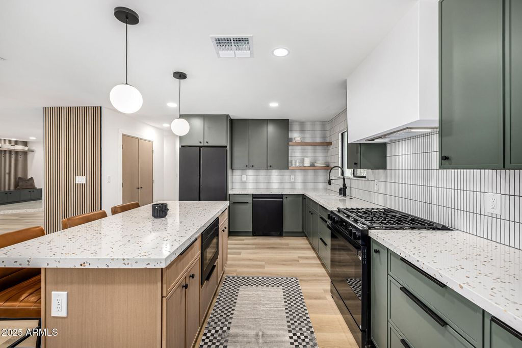 Image 20 of property listing at 685 E PALM Street, Litchfield Park, AZ 85340