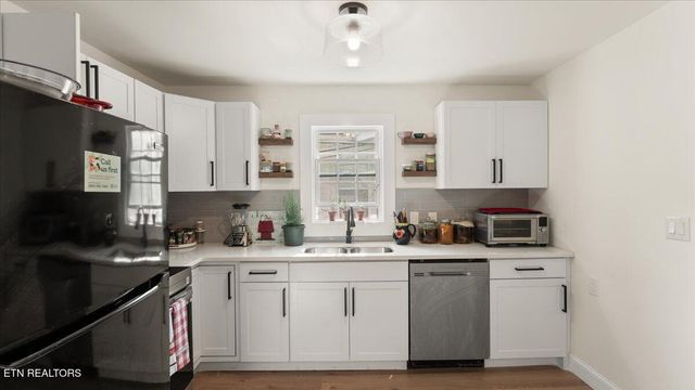 2322 Parkway Drive, Knoxville, TN 37918