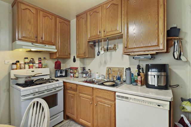 7732 15th AVENUE, Kenosha, WI 53143