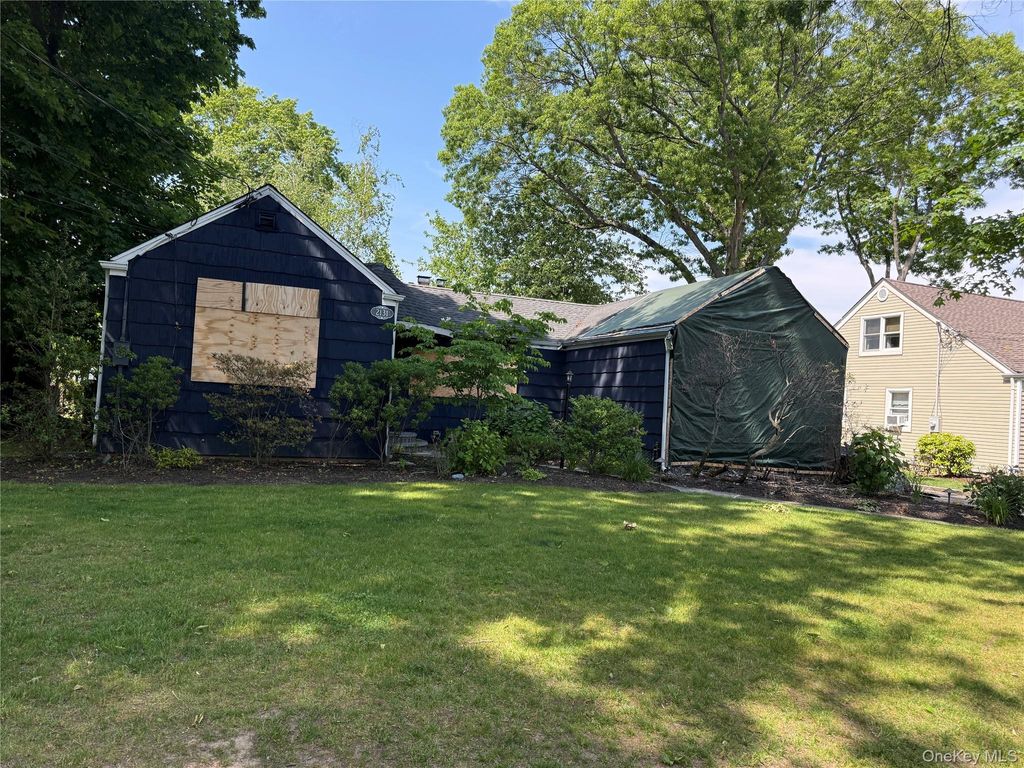 2131 Decker Avenue, Merrick, NY 11566