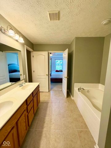 13517 Molique Boulevard, Fishers, IN 46037
