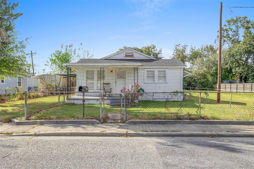 613 S Crocker Street, Sulphur, LA 70663