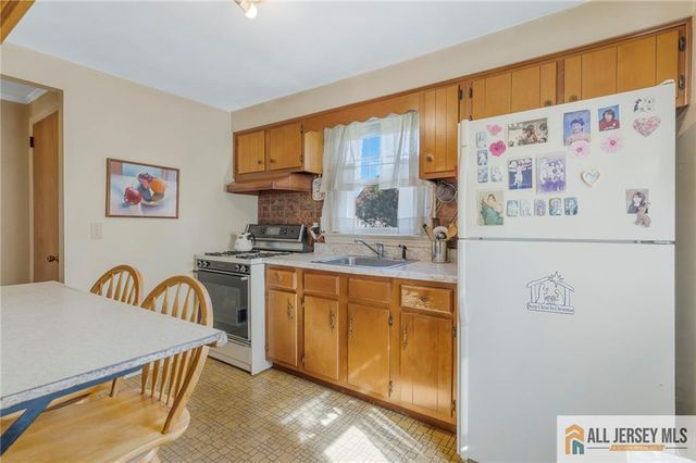55 Eiseman Avenue, Piscataway, NJ 08854