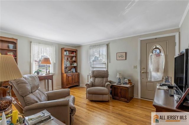 55 Eiseman Avenue, Piscataway, NJ 08854