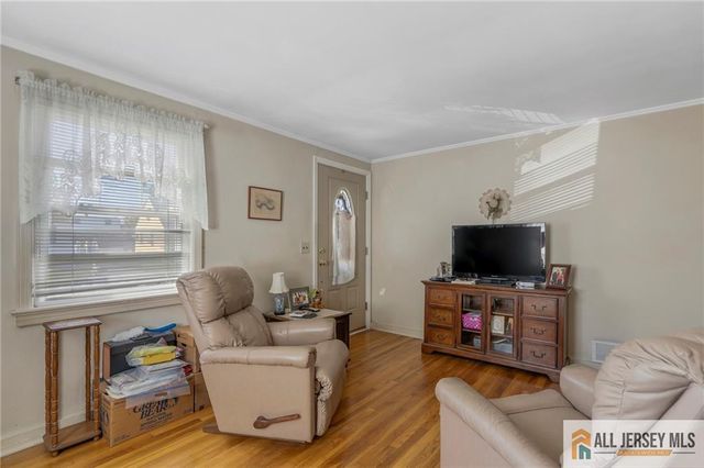 55 Eiseman Avenue, Piscataway, NJ 08854