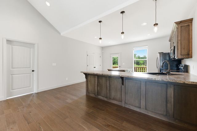 1738 E Boy Scout Road, Hixson, TN 37343
