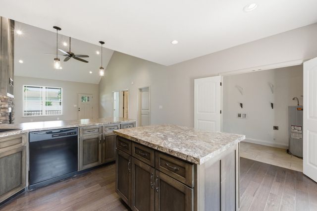 1738 E Boy Scout Road, Hixson, TN 37343