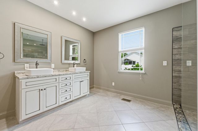1738 E Boy Scout Road, Hixson, TN 37343