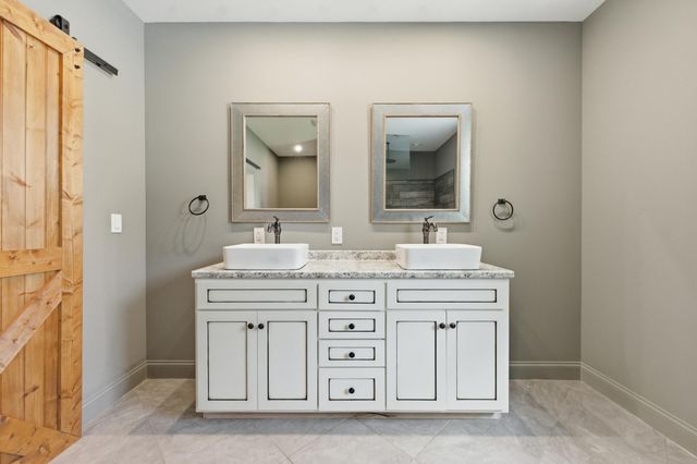 1738 E Boy Scout Road, Hixson, TN 37343