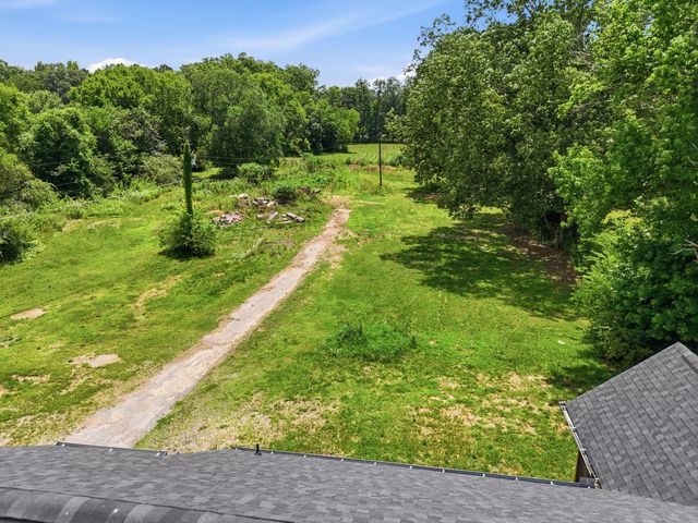 1738 E Boy Scout Road, Hixson, TN 37343