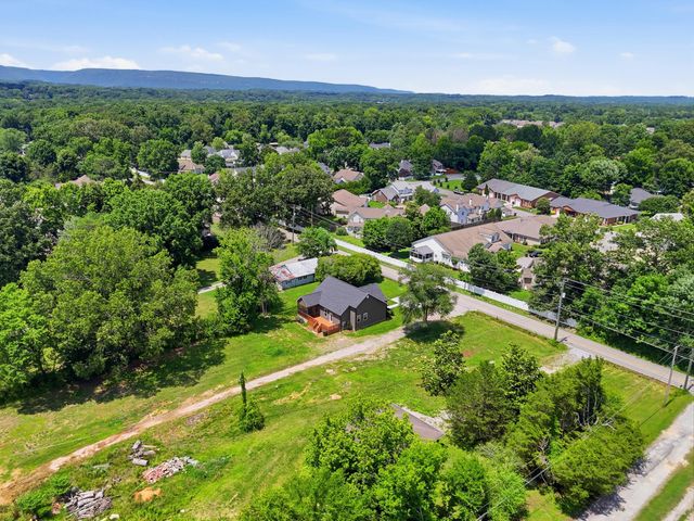 1738 E Boy Scout Road, Hixson, TN 37343