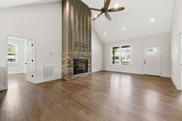 1738 E Boy Scout Road, Hixson, TN 37343