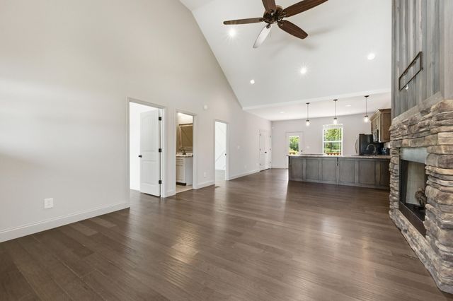 1738 E Boy Scout Road, Hixson, TN 37343