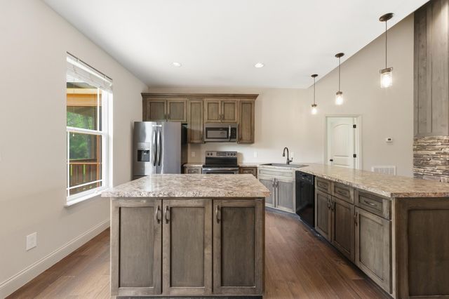 1738 E Boy Scout Road, Hixson, TN 37343