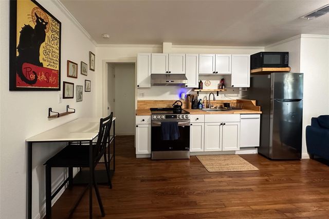8815 GEORGIAN DR B, Austin, TX 78753