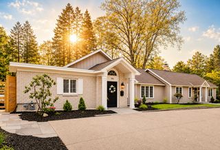 955 W Center Street, Douglas Vllg, MI 49406
